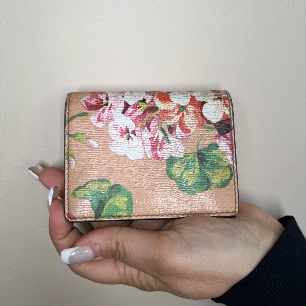 Gucci Floral Beige Wallet limited addition